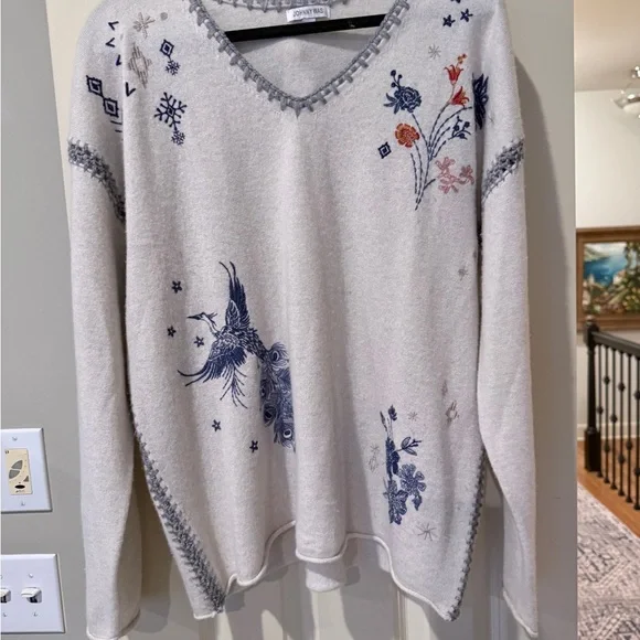 Johnny Was Cream V-Neck Whipstitch Cashmere Sweater with Blue and Red Embroidery - Picture 1 of 9